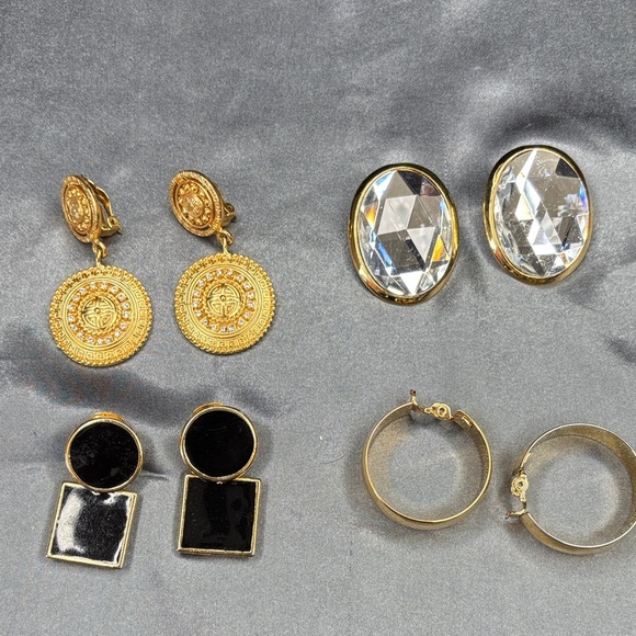 Elegant Gold and Black Earring Set - Picture 1 of 2